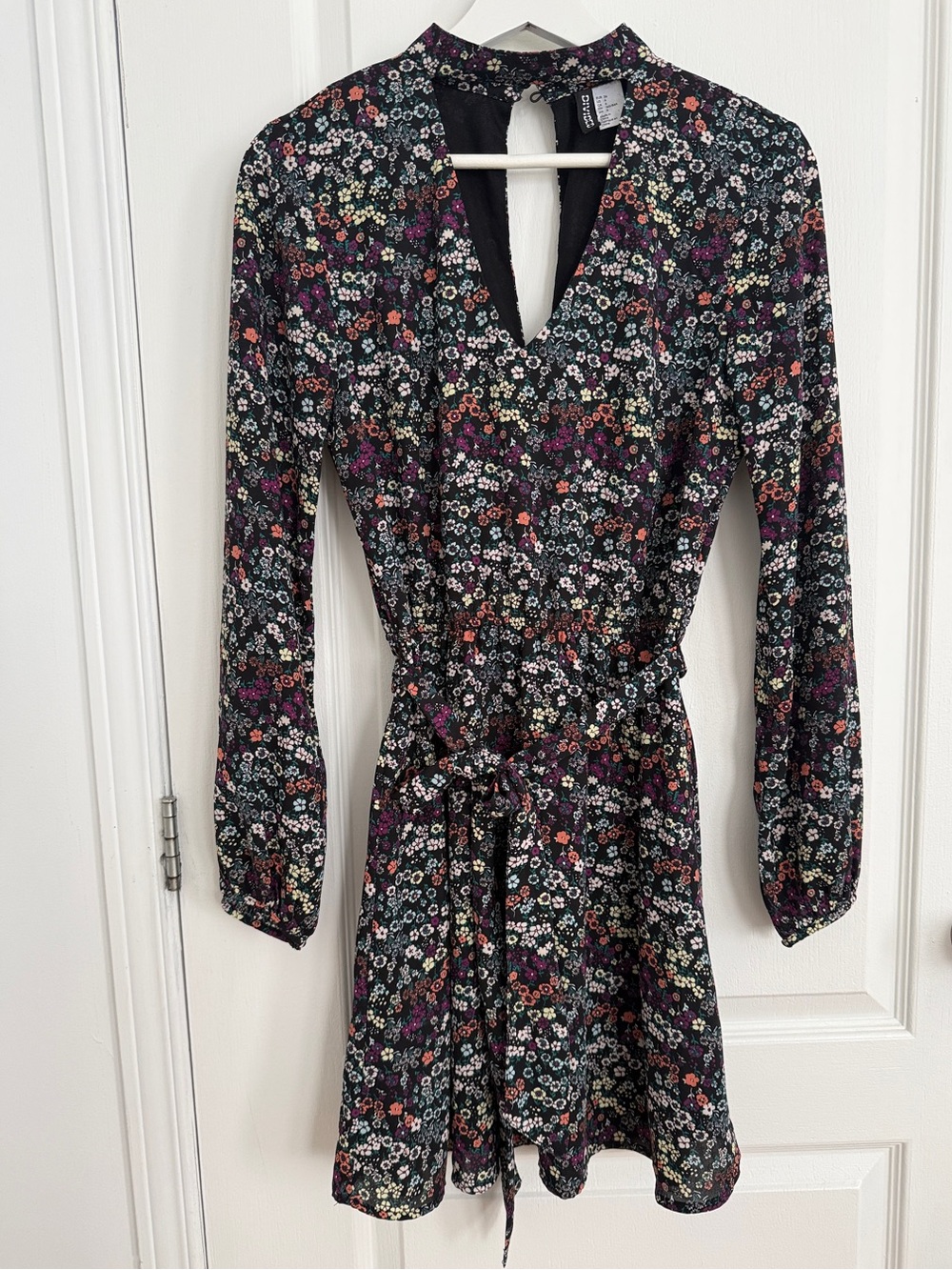 H&M Black Floral Long-Sleeve V-Neck Tie-Waist Dress